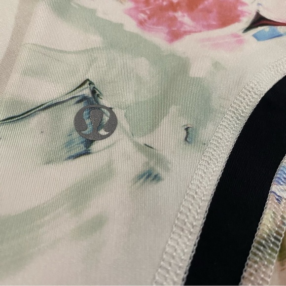 Lululemon Capri colorful size 6 - Picture 3 of 7